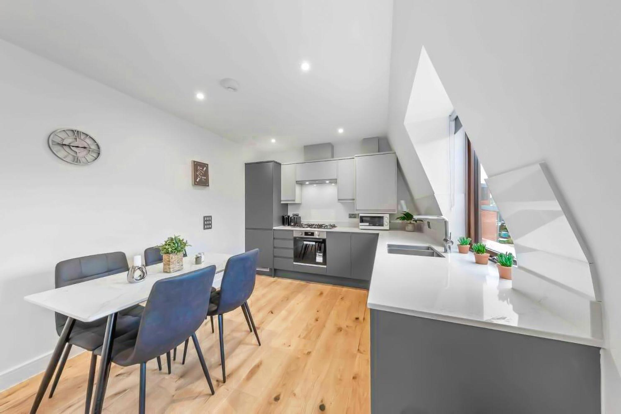 Serviced Apt In Central Lr3 Apartament